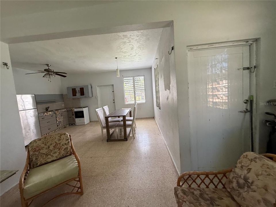 待售: $180,000 (2 贝兹, 2 浴室, 1000 平方英尺)