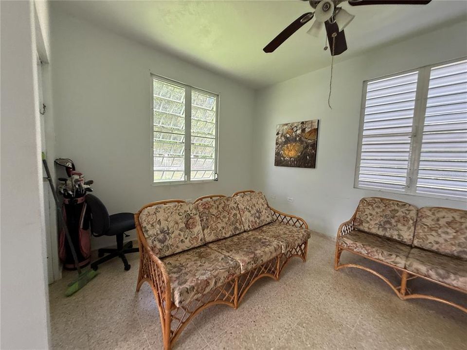 待售: $180,000 (2 贝兹, 2 浴室, 1000 平方英尺)