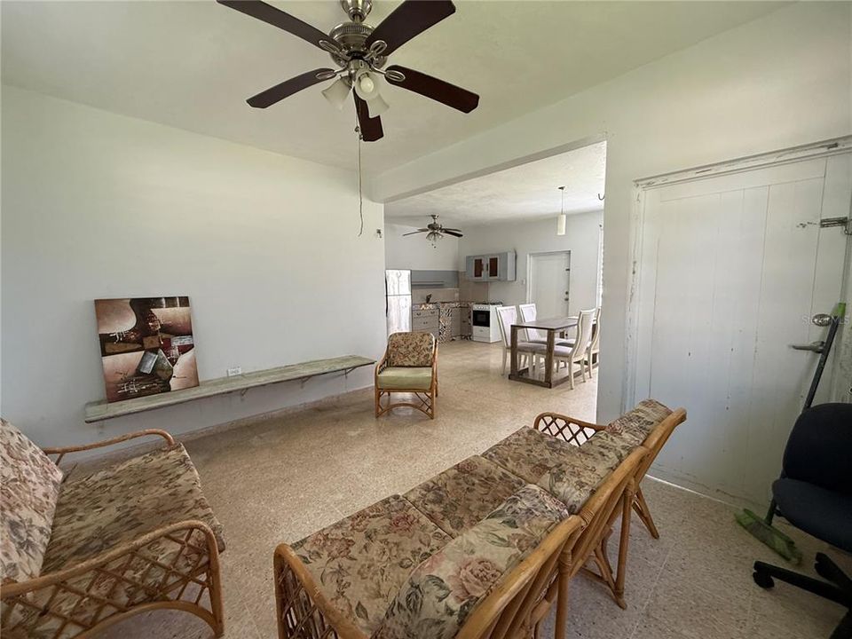 待售: $180,000 (2 贝兹, 2 浴室, 1000 平方英尺)