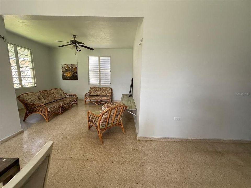 待售: $180,000 (2 贝兹, 2 浴室, 1000 平方英尺)