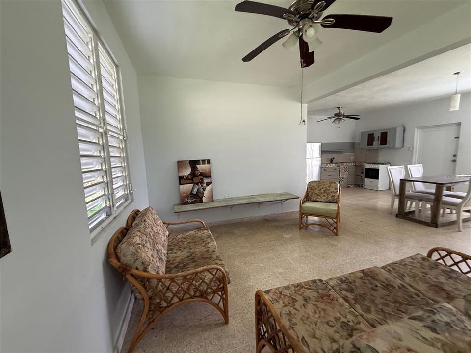 待售: $180,000 (2 贝兹, 2 浴室, 1000 平方英尺)