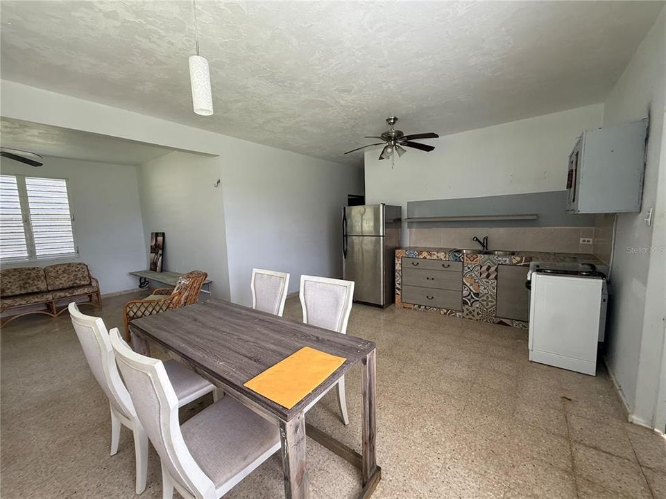 待售: $180,000 (2 贝兹, 2 浴室, 1000 平方英尺)