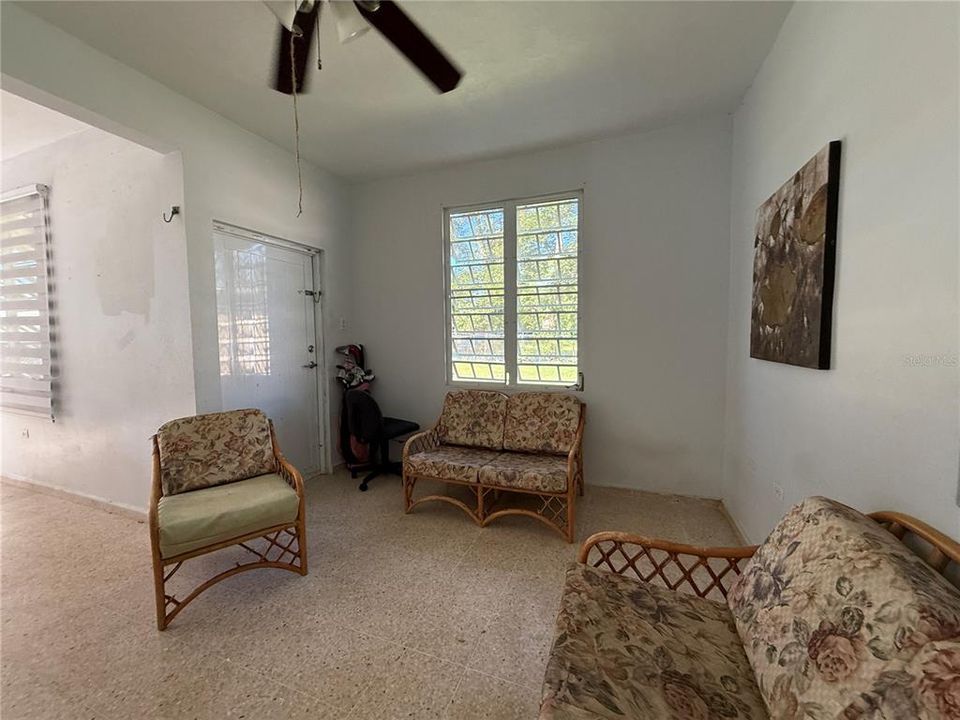 待售: $180,000 (2 贝兹, 2 浴室, 1000 平方英尺)