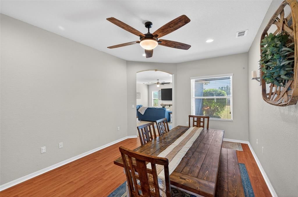 En Venta: $650,000 (4 camas, 3 baños, 2450 Pies cuadrados)