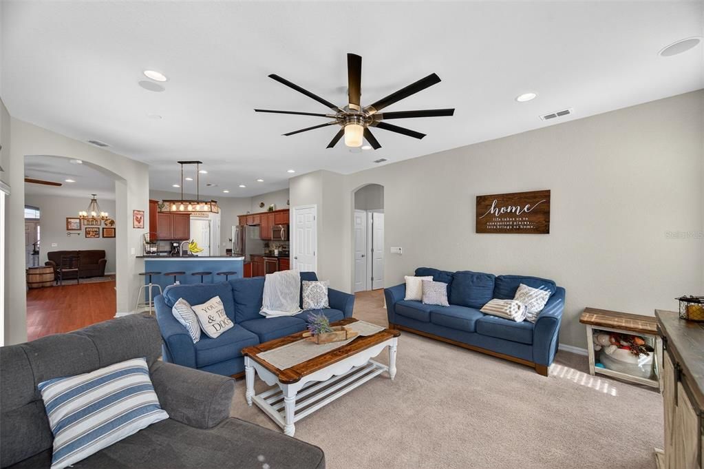 En Venta: $650,000 (4 camas, 3 baños, 2450 Pies cuadrados)