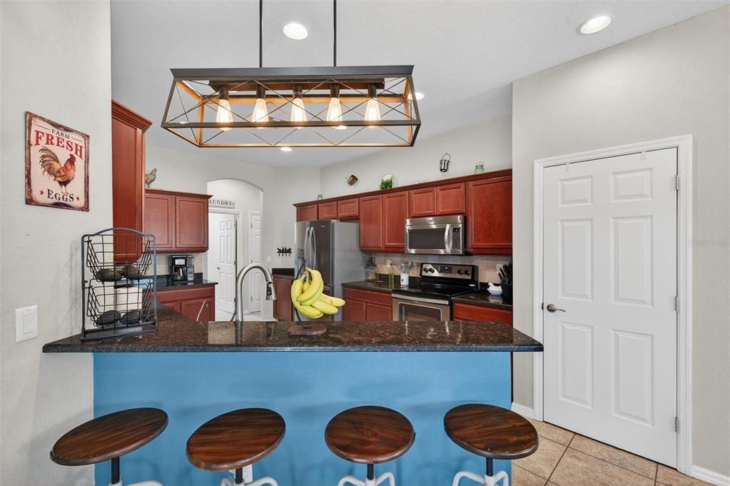 En Venta: $650,000 (4 camas, 3 baños, 2450 Pies cuadrados)