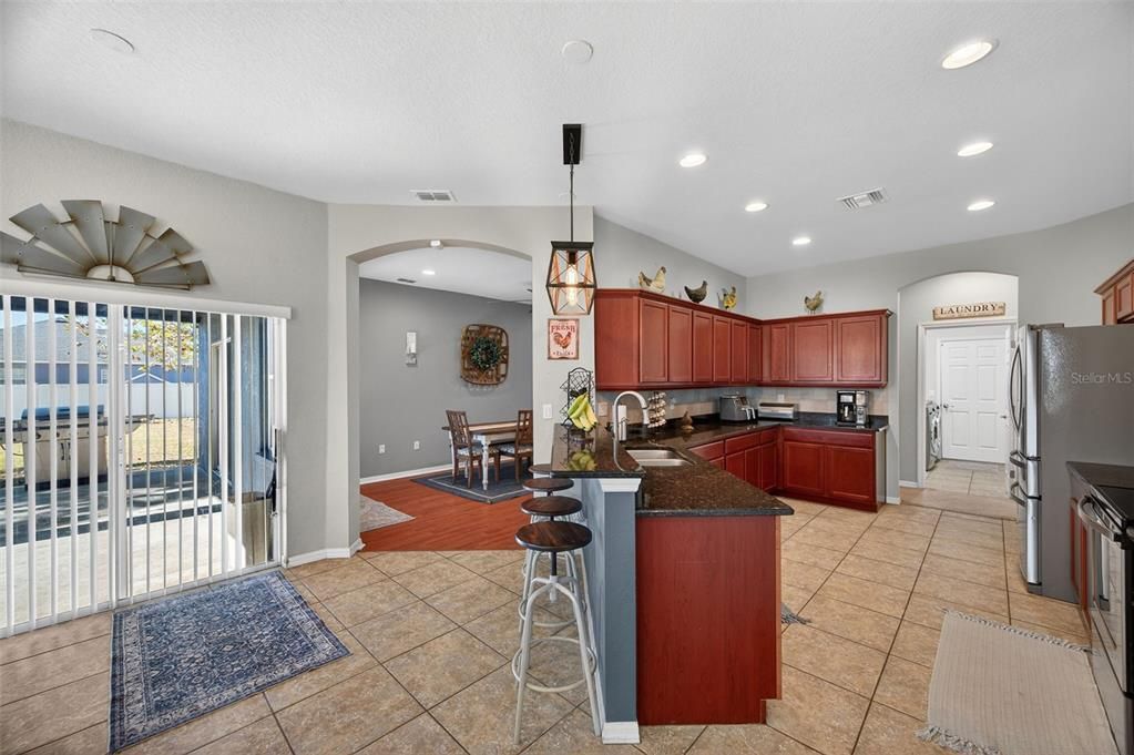 En Venta: $650,000 (4 camas, 3 baños, 2450 Pies cuadrados)