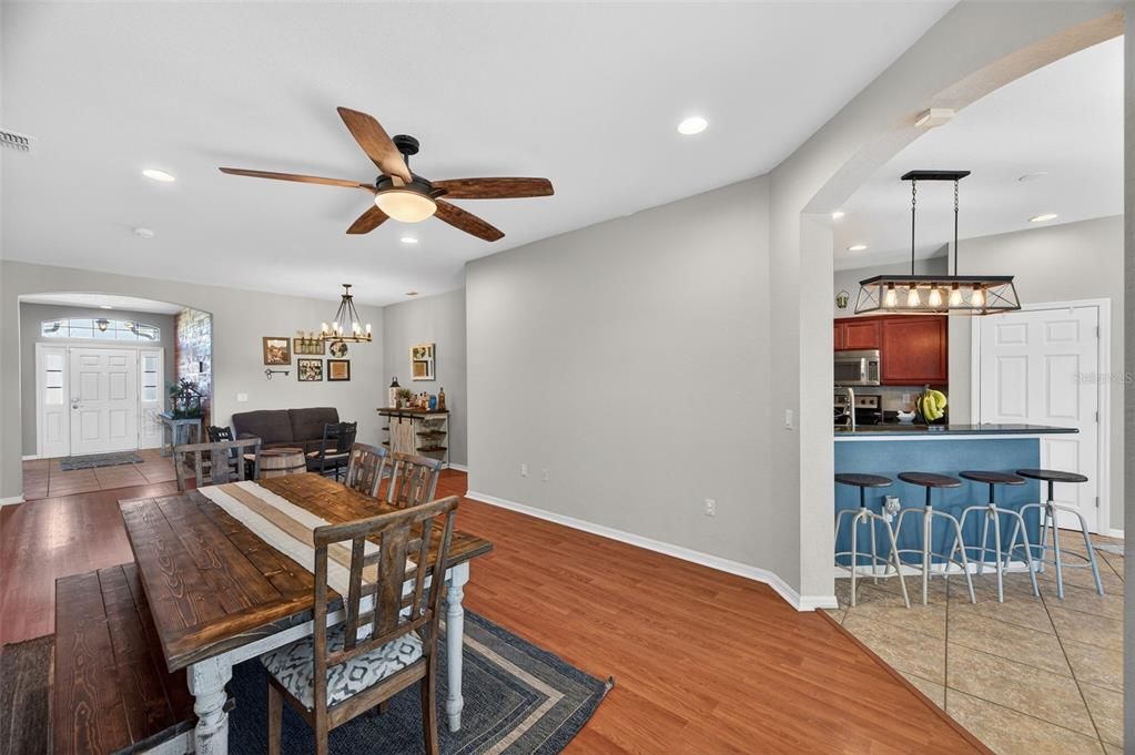 En Venta: $650,000 (4 camas, 3 baños, 2450 Pies cuadrados)