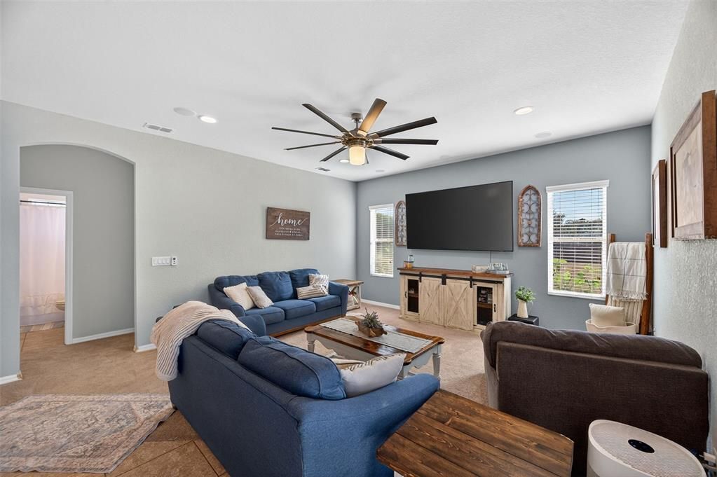 En Venta: $650,000 (4 camas, 3 baños, 2450 Pies cuadrados)