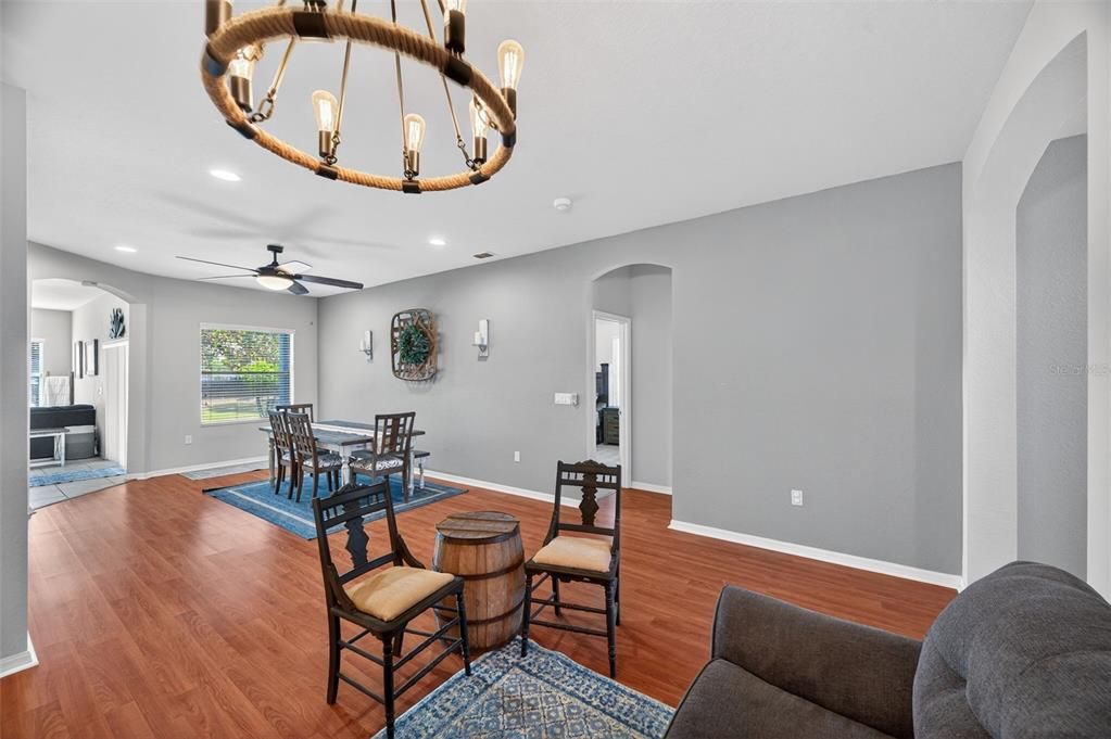 En Venta: $650,000 (4 camas, 3 baños, 2450 Pies cuadrados)