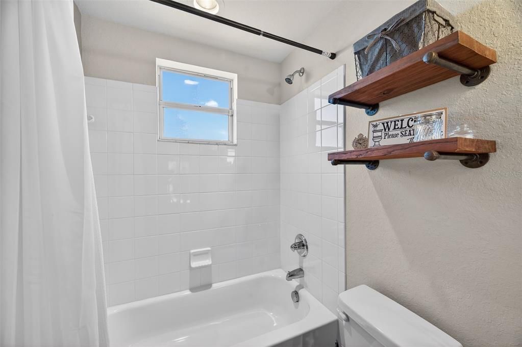 En Venta: $650,000 (4 camas, 3 baños, 2450 Pies cuadrados)