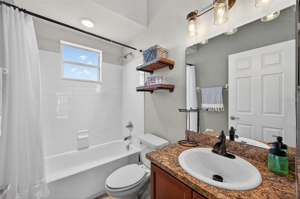 En Venta: $650,000 (4 camas, 3 baños, 2450 Pies cuadrados)