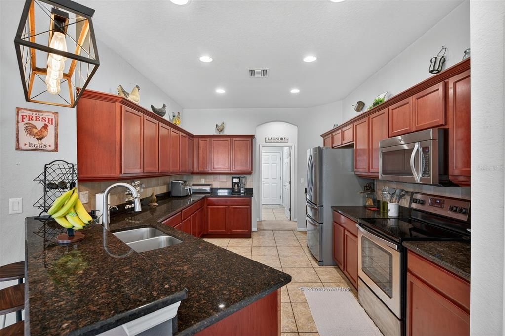 En Venta: $650,000 (4 camas, 3 baños, 2450 Pies cuadrados)