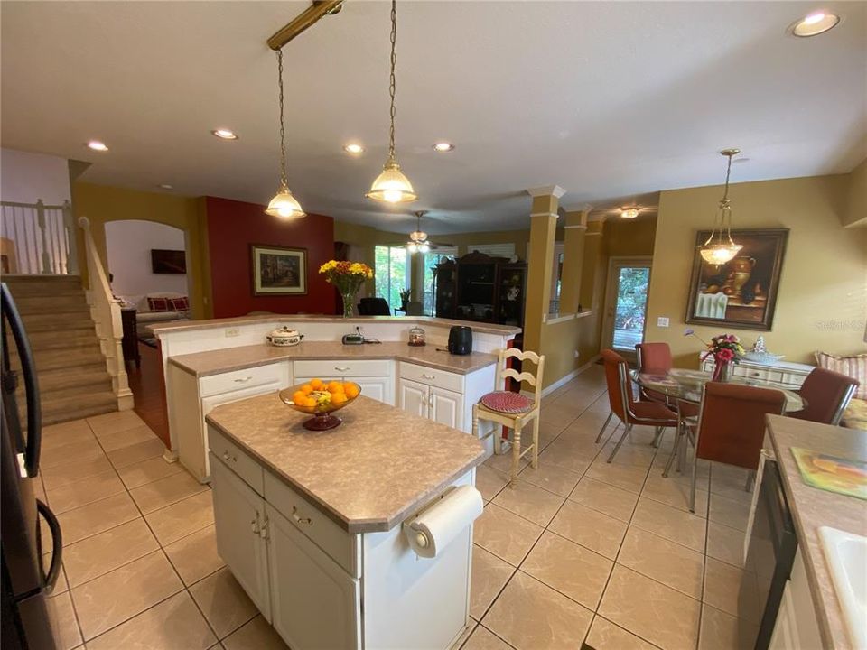 En Venta: $805,000 (4 camas, 4 baños, 3141 Pies cuadrados)