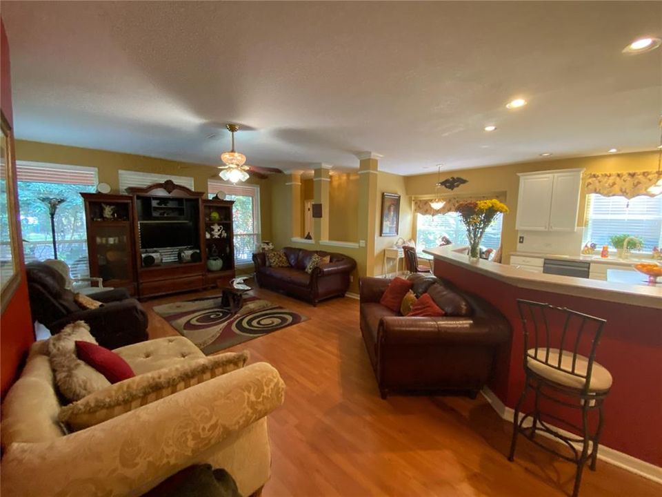 En Venta: $805,000 (4 camas, 4 baños, 3141 Pies cuadrados)