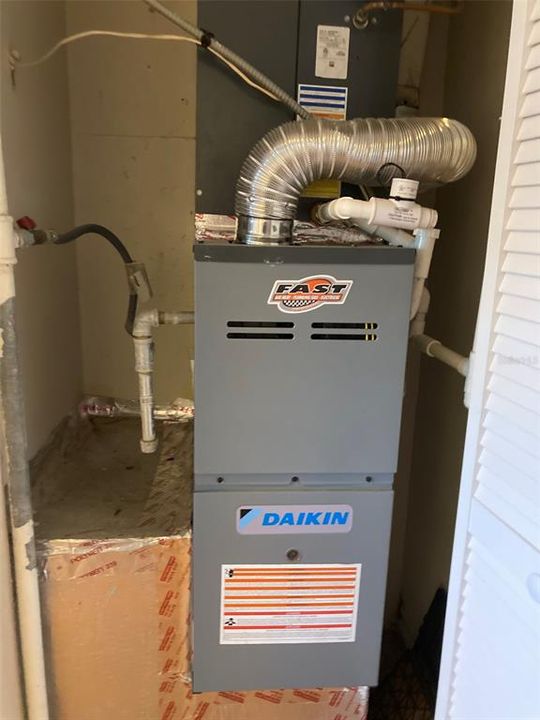 待售: $94,500 (1 贝兹, 1 浴室, 745 平方英尺)