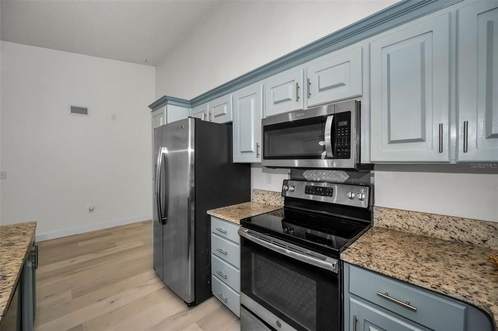 出租: $1,800 (2 贝兹, 2 浴室, 1070 平方英尺)