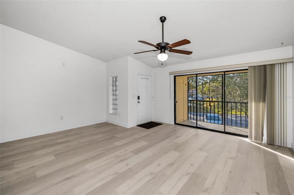 出租: $1,800 (2 贝兹, 2 浴室, 1070 平方英尺)