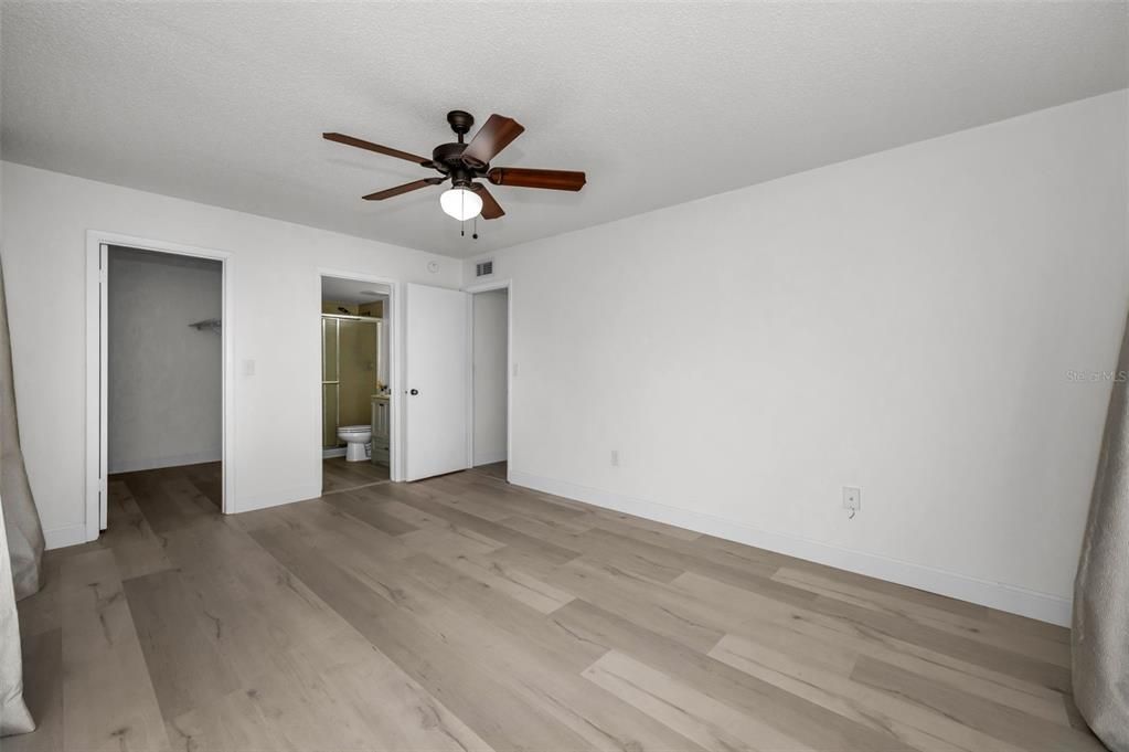 出租: $1,800 (2 贝兹, 2 浴室, 1070 平方英尺)