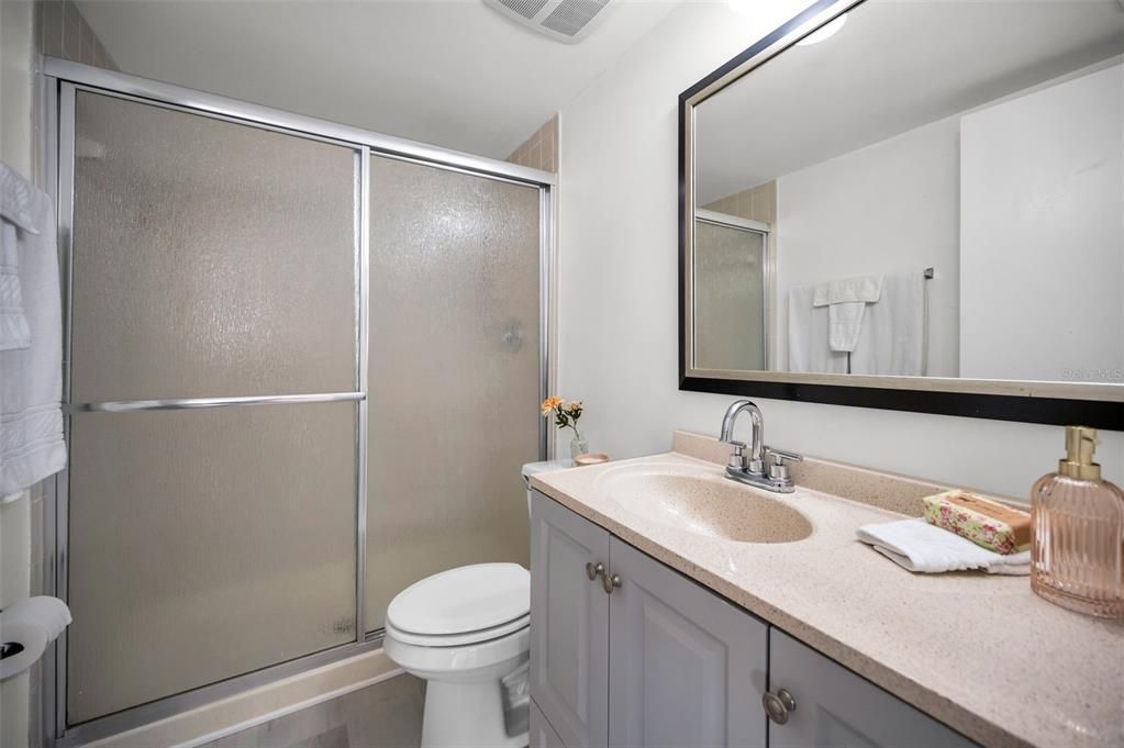 出租: $1,800 (2 贝兹, 2 浴室, 1070 平方英尺)