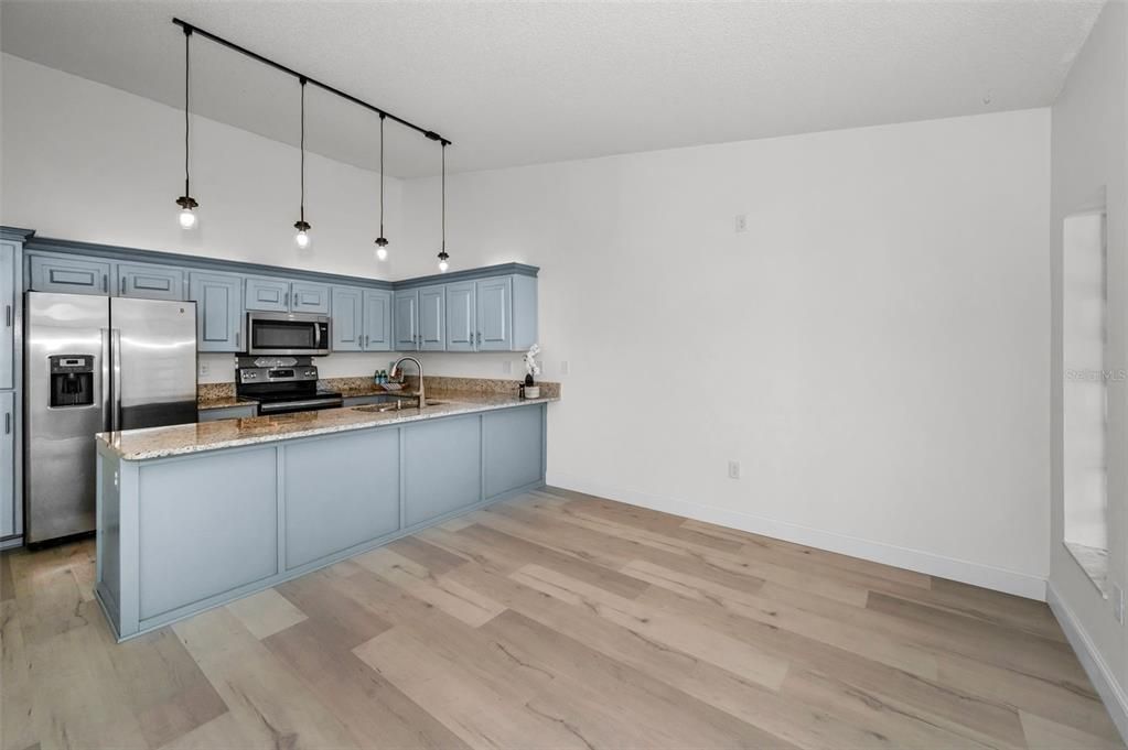 出租: $1,800 (2 贝兹, 2 浴室, 1070 平方英尺)