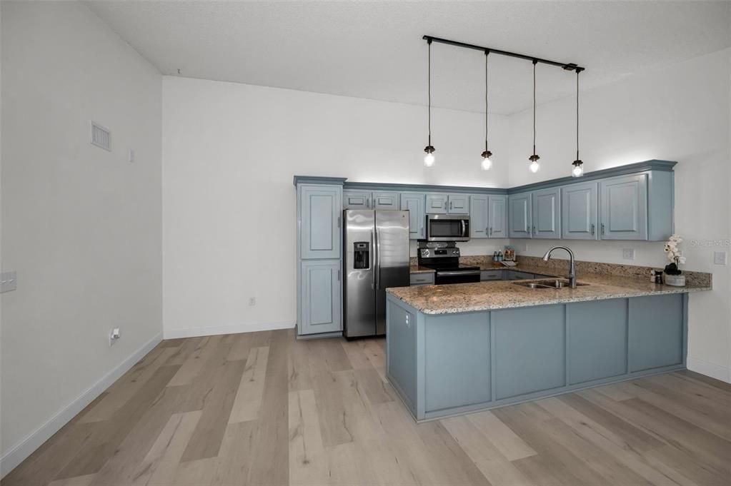 出租: $1,800 (2 贝兹, 2 浴室, 1070 平方英尺)