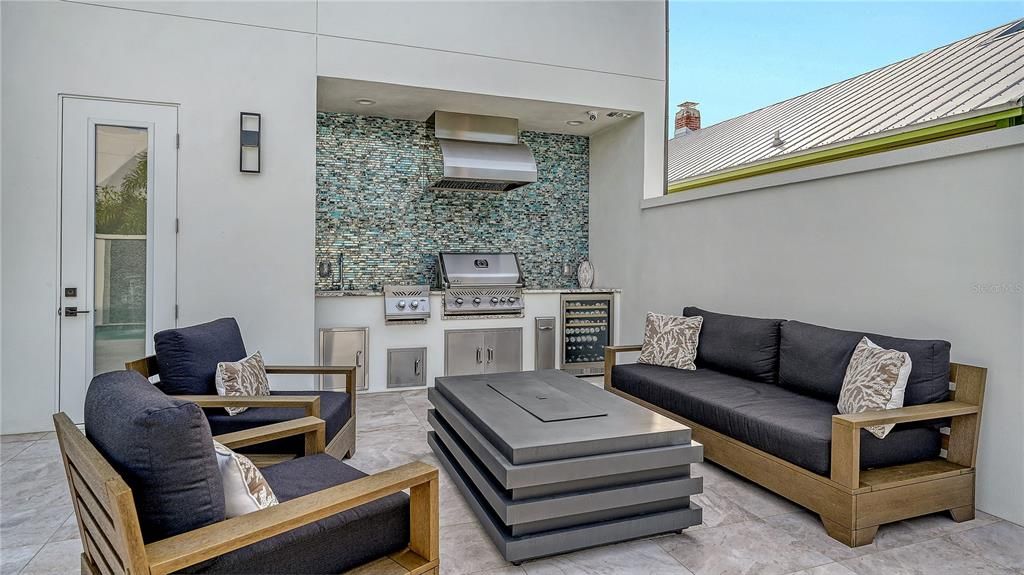 На продажу: $3,100,000 (4 спален, 3 ванн, 2754 Квадратных фут)