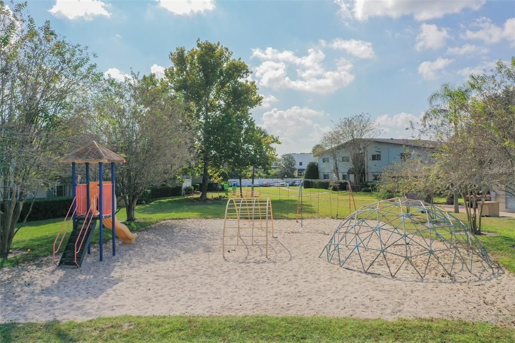 For Sale: $144,990 (2 beds, 1 baths, 881 Square Feet)