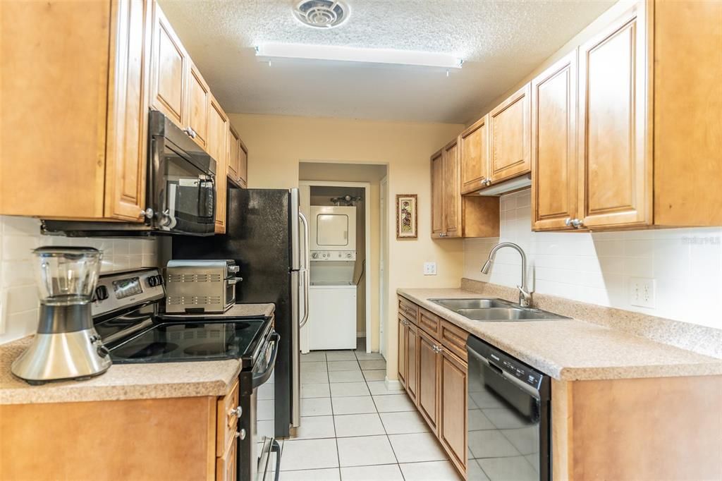 For Sale: $144,990 (2 beds, 1 baths, 881 Square Feet)