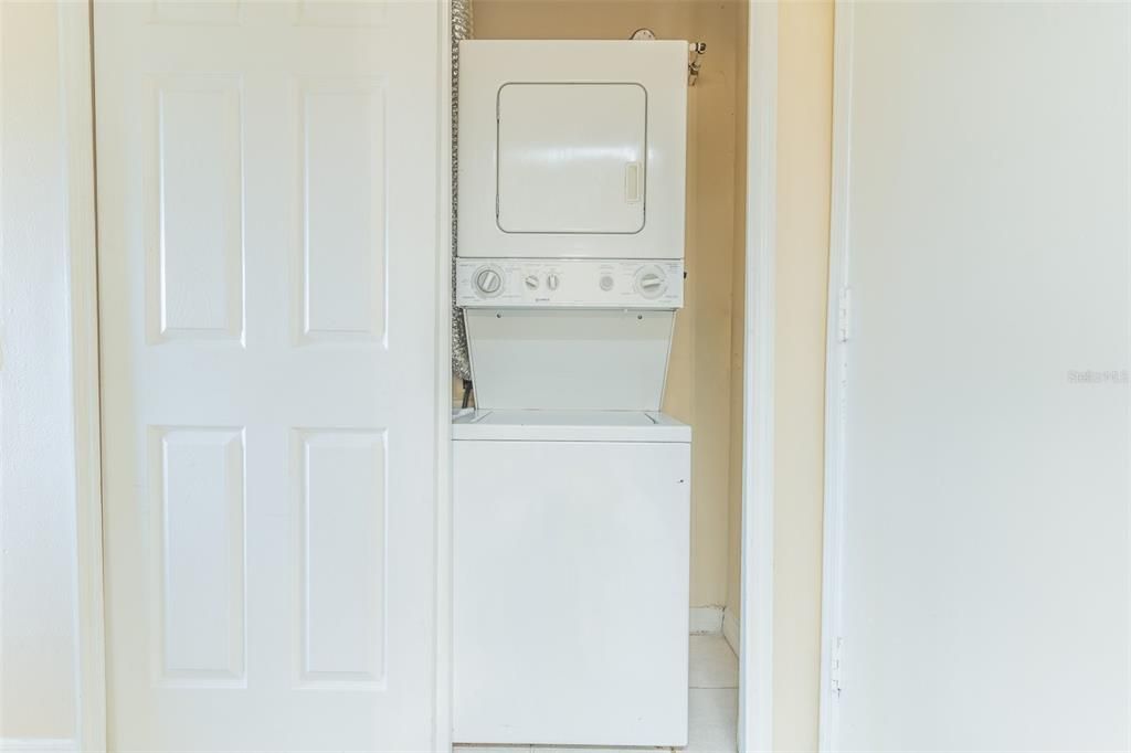 For Sale: $144,990 (2 beds, 1 baths, 881 Square Feet)