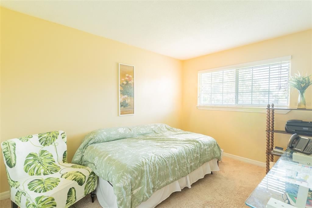 For Sale: $144,990 (2 beds, 1 baths, 881 Square Feet)