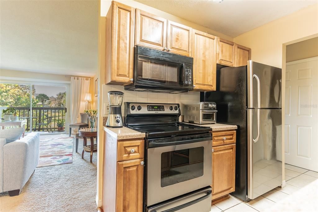 For Sale: $144,990 (2 beds, 1 baths, 881 Square Feet)