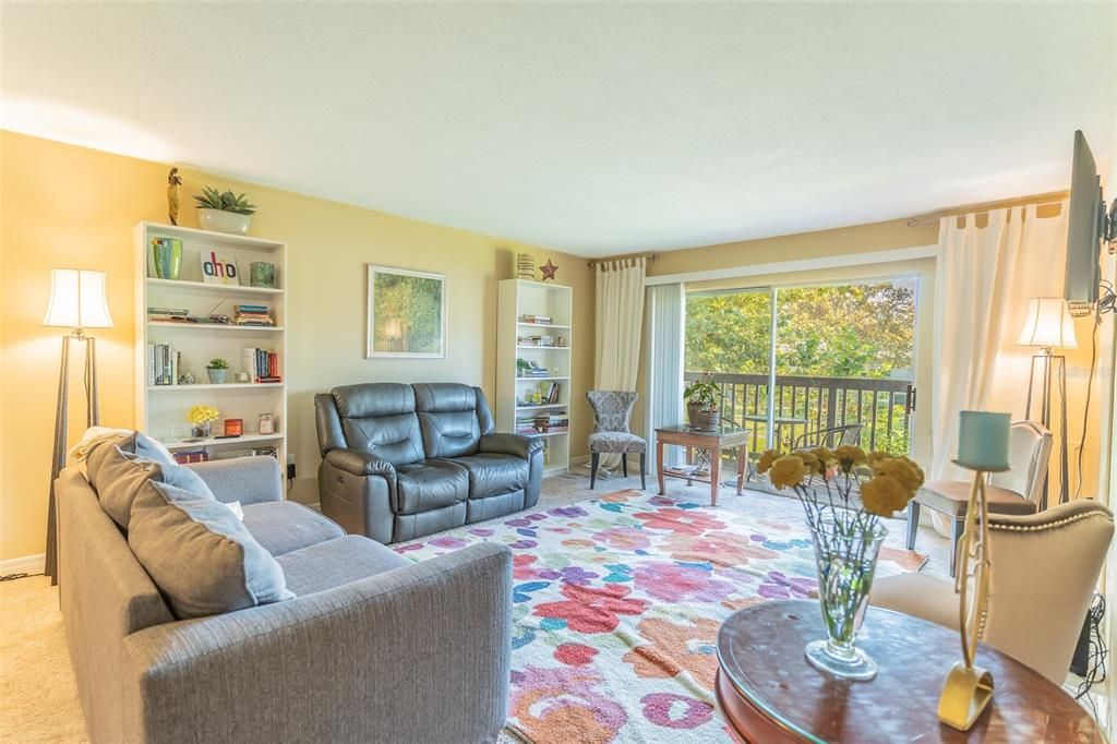 For Sale: $144,990 (2 beds, 1 baths, 881 Square Feet)