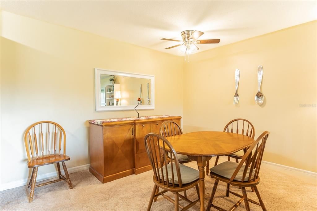 For Sale: $144,990 (2 beds, 1 baths, 881 Square Feet)