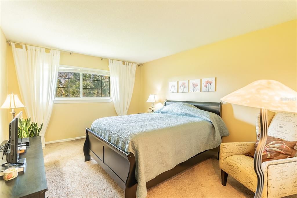 For Sale: $144,990 (2 beds, 1 baths, 881 Square Feet)