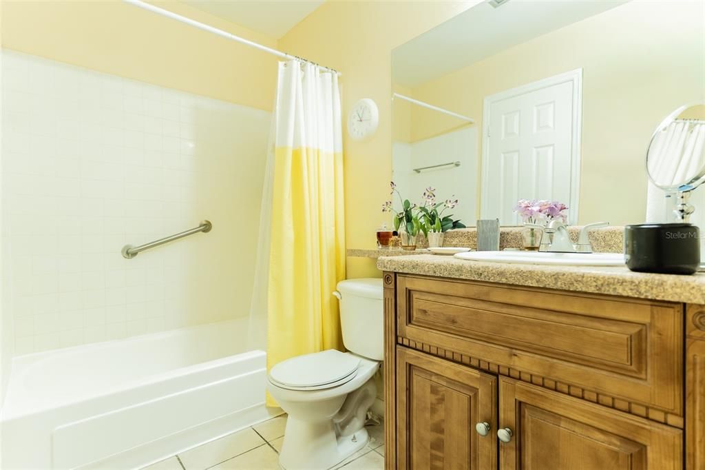 For Sale: $144,990 (2 beds, 1 baths, 881 Square Feet)