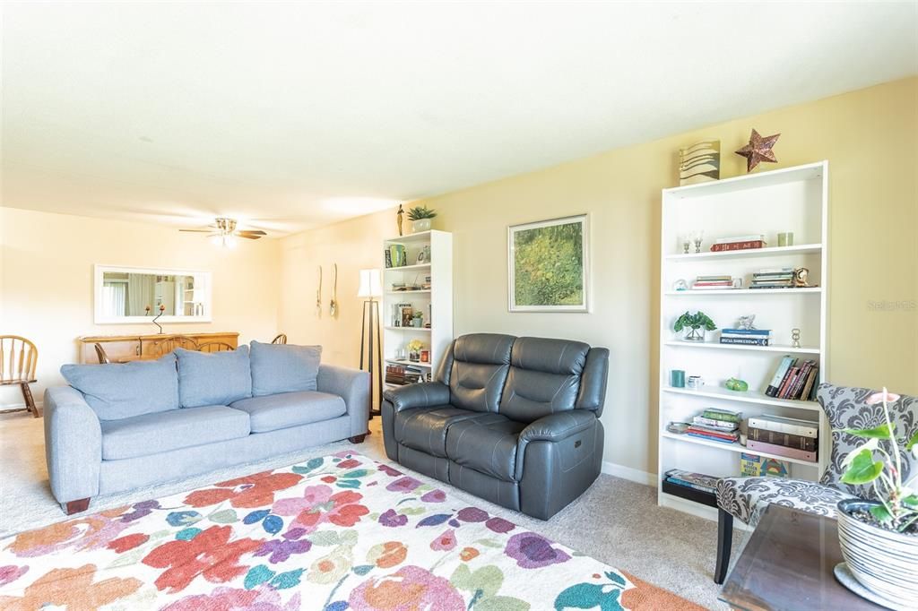 For Sale: $144,990 (2 beds, 1 baths, 881 Square Feet)