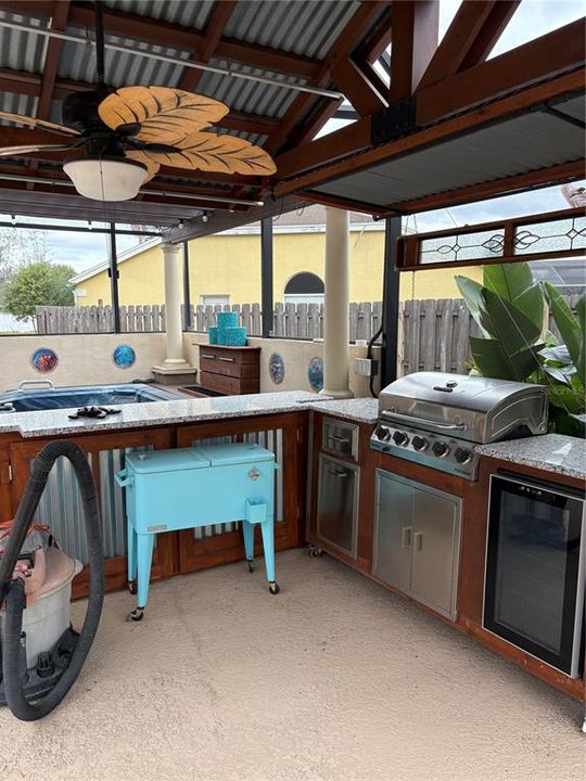 Под контрактом: $545,000 (4 спален, 2 ванн, 2436 Квадратных фут)