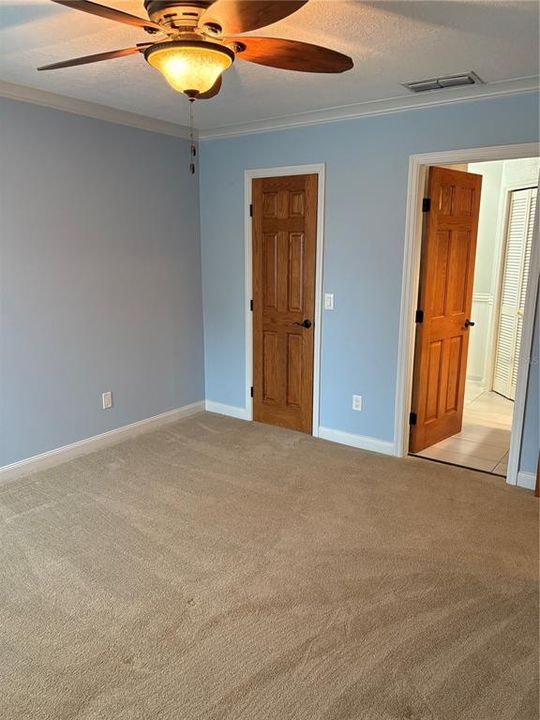 Под контрактом: $545,000 (4 спален, 2 ванн, 2436 Квадратных фут)