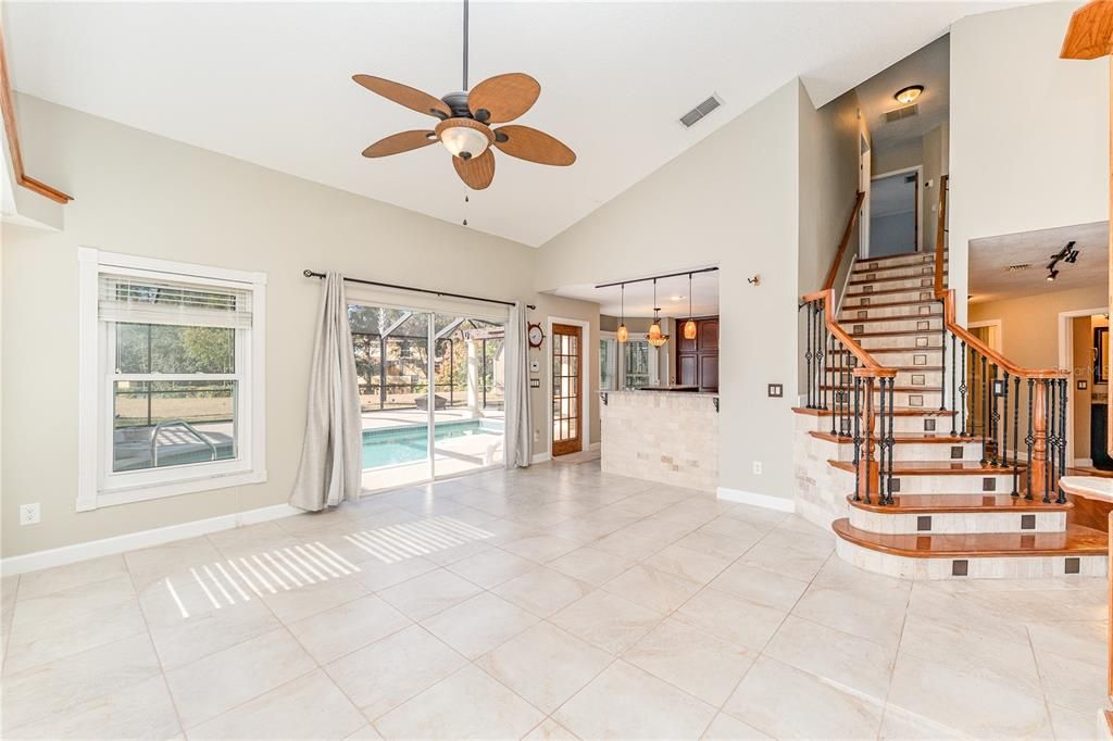 Под контрактом: $545,000 (4 спален, 2 ванн, 2436 Квадратных фут)