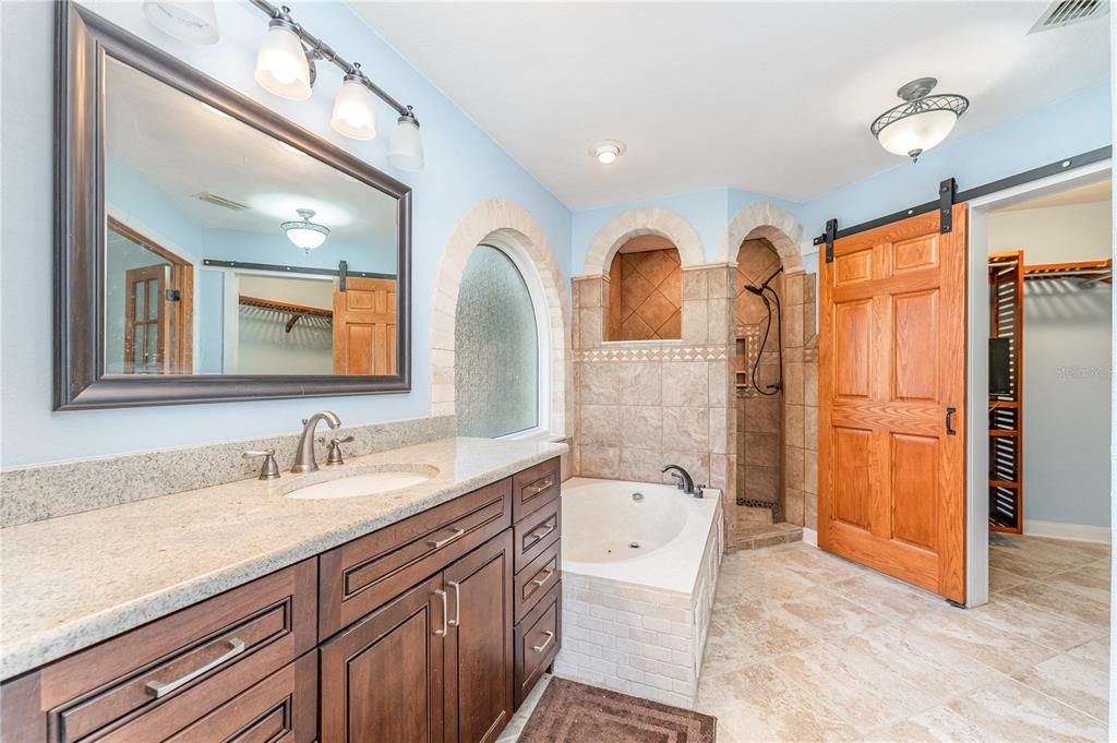 Под контрактом: $545,000 (4 спален, 2 ванн, 2436 Квадратных фут)