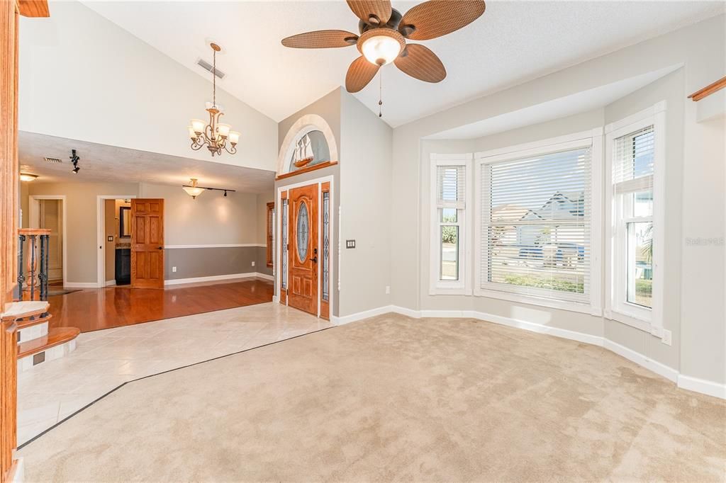 Под контрактом: $545,000 (4 спален, 2 ванн, 2436 Квадратных фут)