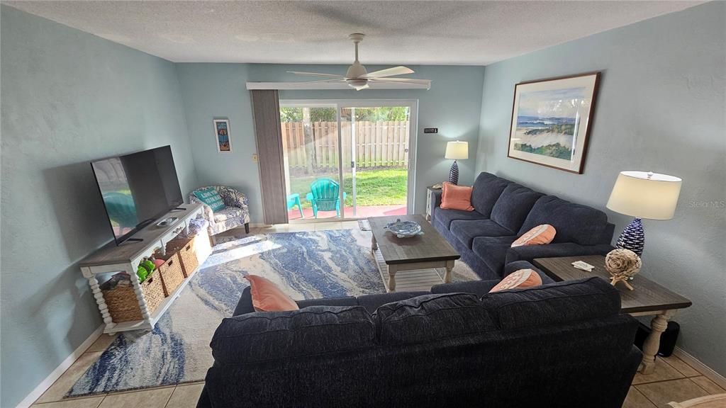 待售: $279,900 (2 贝兹, 2 浴室, 1216 平方英尺)