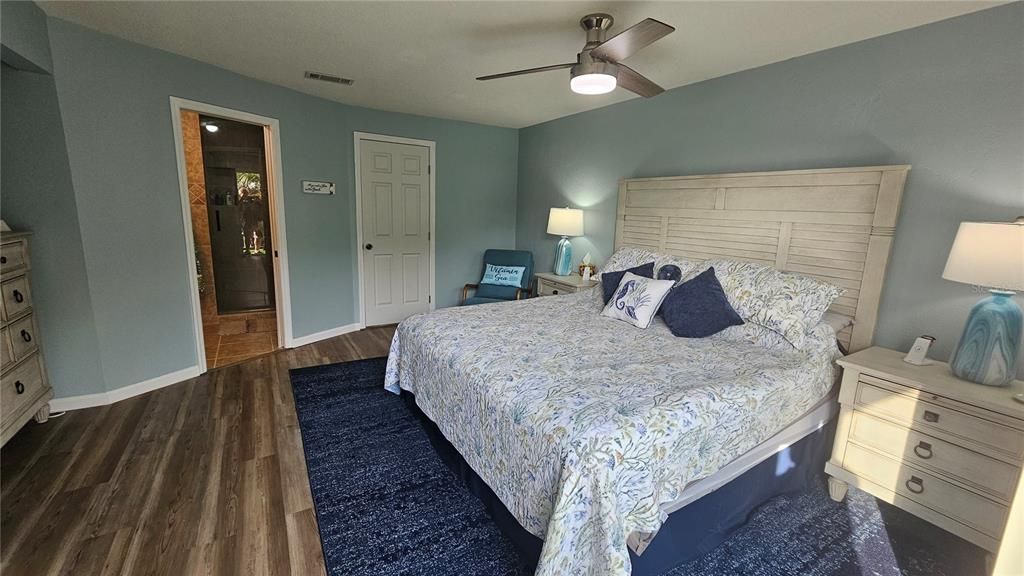 待售: $279,900 (2 贝兹, 2 浴室, 1216 平方英尺)