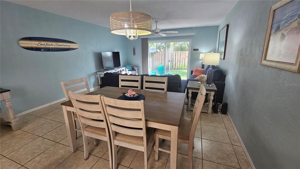 待售: $279,900 (2 贝兹, 2 浴室, 1216 平方英尺)