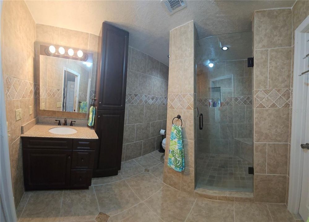 待售: $279,900 (2 贝兹, 2 浴室, 1216 平方英尺)