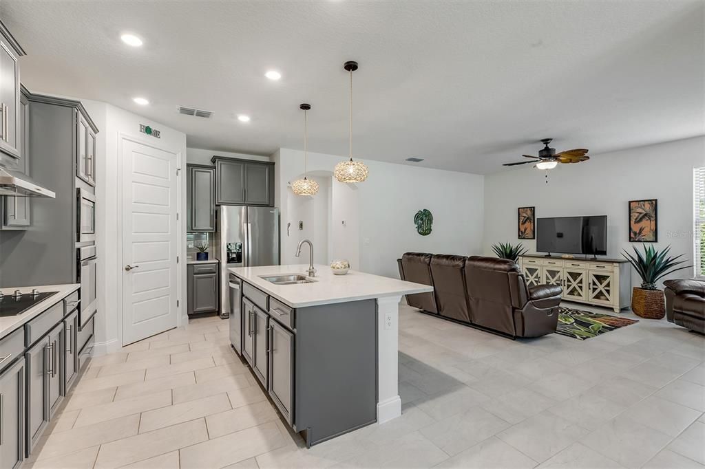 На продажу: $485,000 (4 спален, 3 ванн, 2115 Квадратных фут)