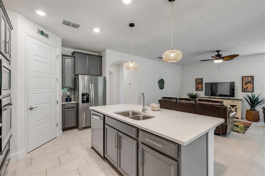 На продажу: $485,000 (4 спален, 3 ванн, 2115 Квадратных фут)