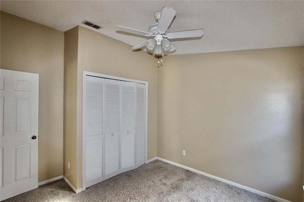 合同活跃: $400,000 (3 贝兹, 2 浴室, 1615 平方英尺)