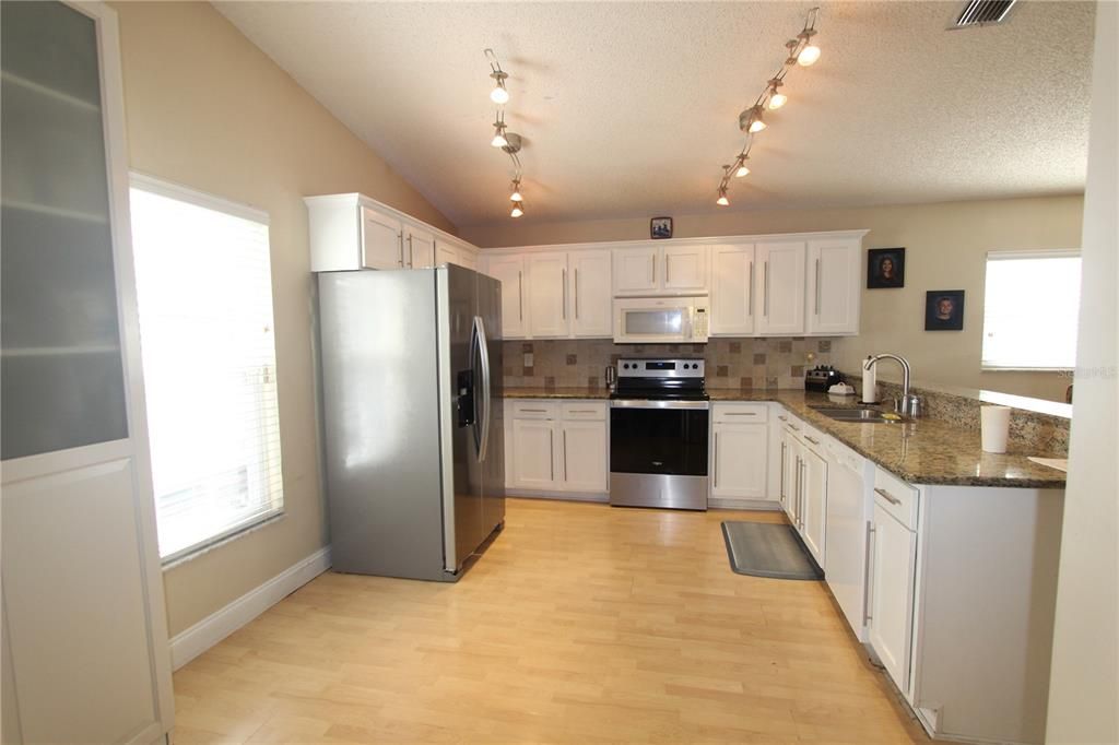 En Venta: $400,000 (3 camas, 2 baños, 1615 Pies cuadrados)